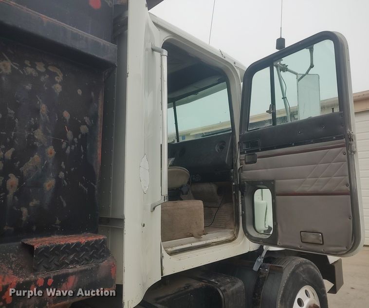 image for item MM9939 1994 International 9200  dump truck