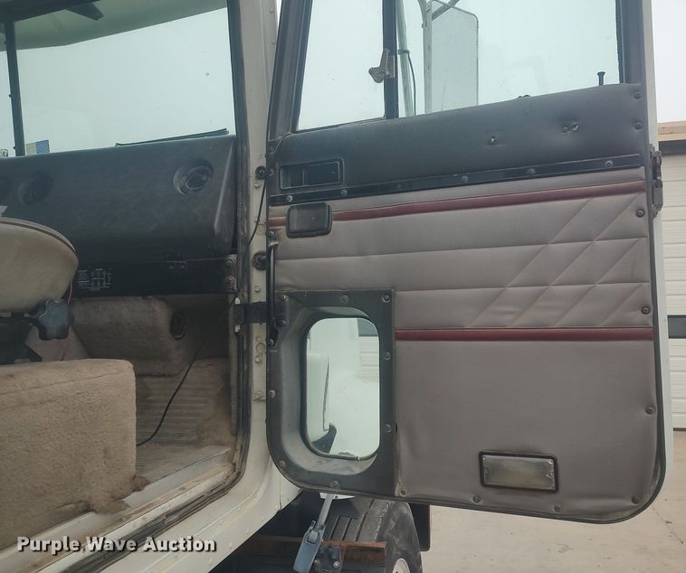 image for item MM9939 1994 International 9200  dump truck