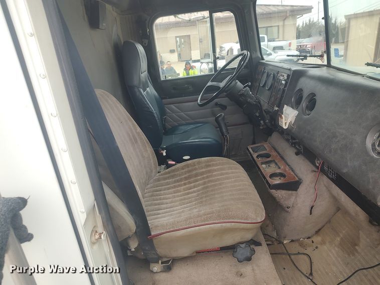 image for item MM9939 1994 International 9200  dump truck