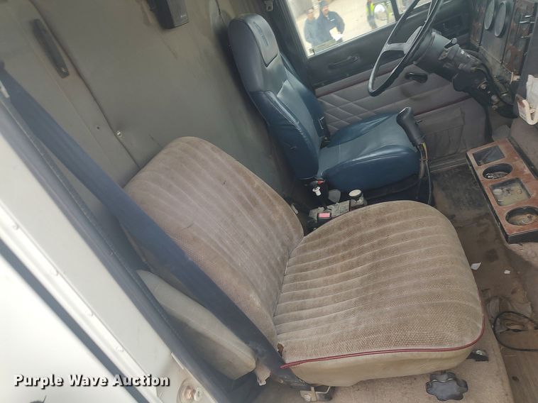 image for item MM9939 1994 International 9200  dump truck