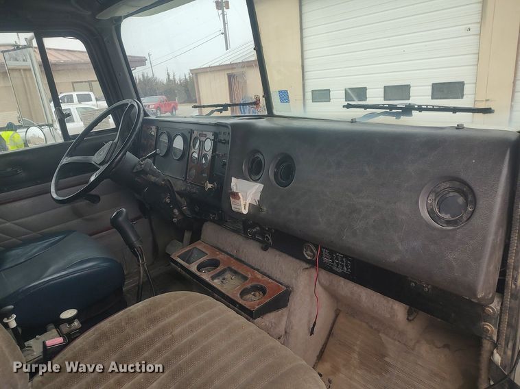 image for item MM9939 1994 International 9200  dump truck