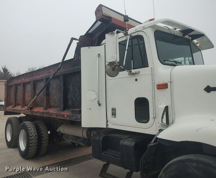 image for item MM9939 1994 International 9200  dump truck