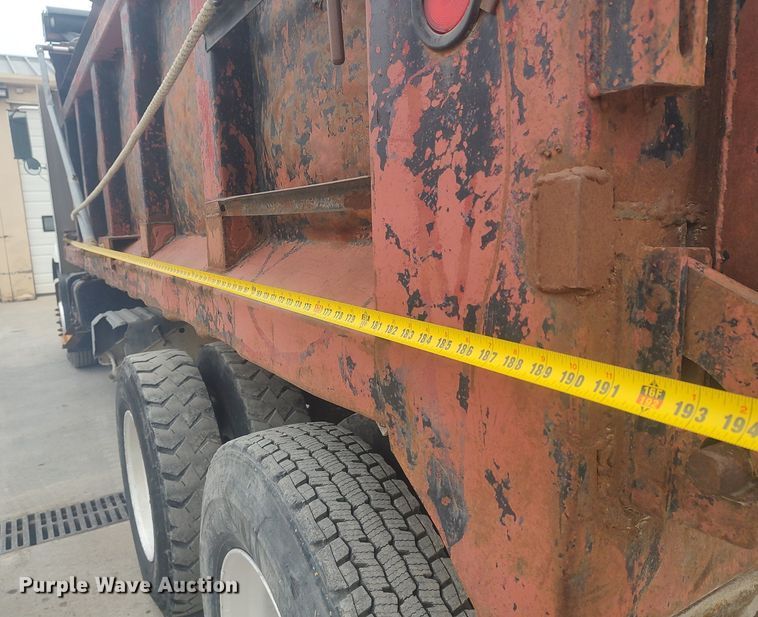 image for item MM9939 1994 International 9200  dump truck