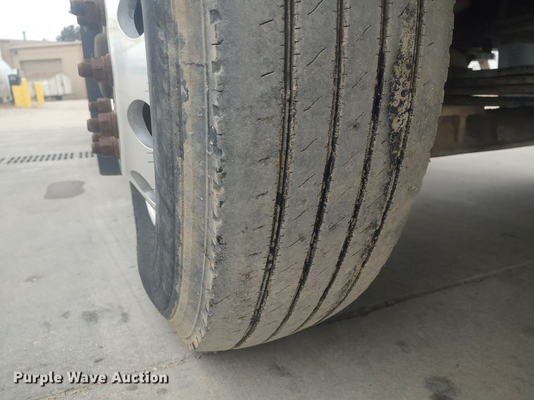 image for item MM9939 1994 International 9200  dump truck