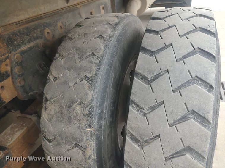 image for item MM9939 1994 International 9200  dump truck