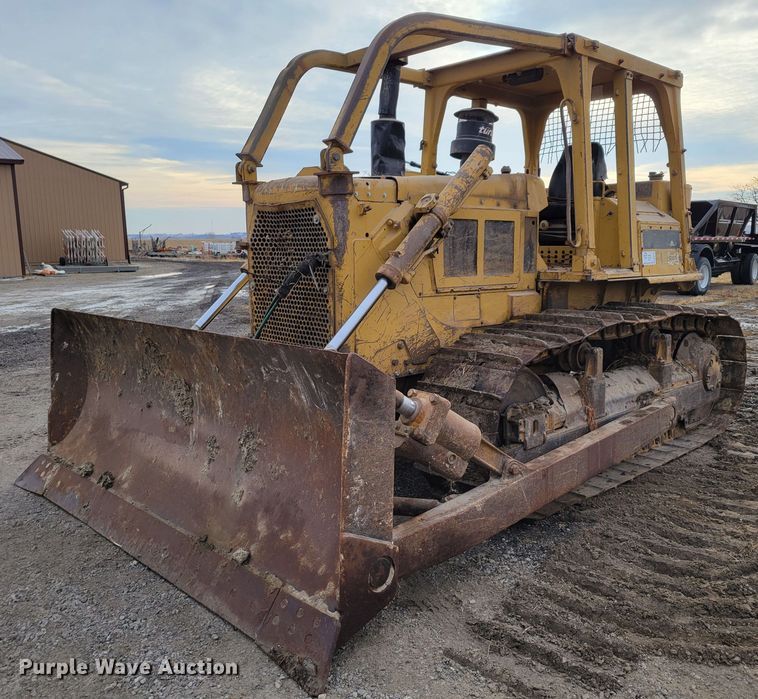image for item DM8165 1983 Caterpillar D6D  dozer