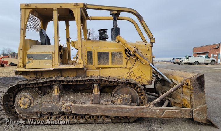 image for item DM8165 1983 Caterpillar D6D  dozer