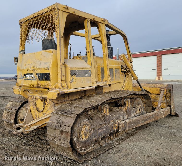 image for item DM8165 1983 Caterpillar D6D  dozer