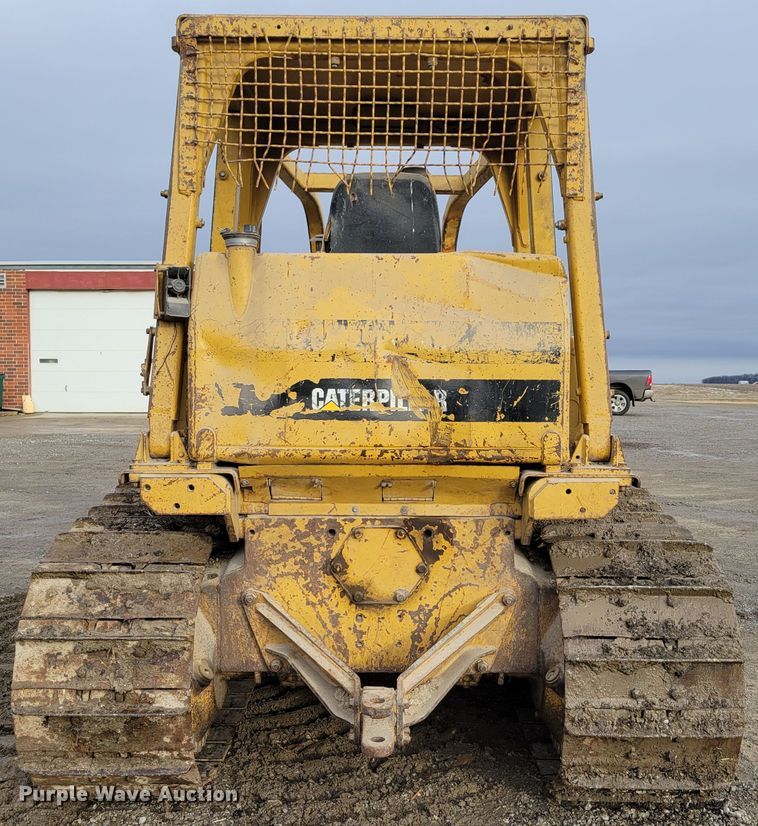 image for item DM8165 1983 Caterpillar D6D  dozer