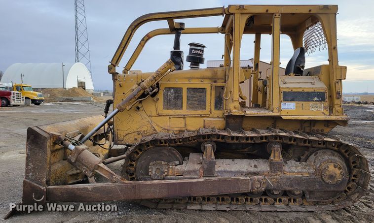 image for item DM8165 1983 Caterpillar D6D  dozer