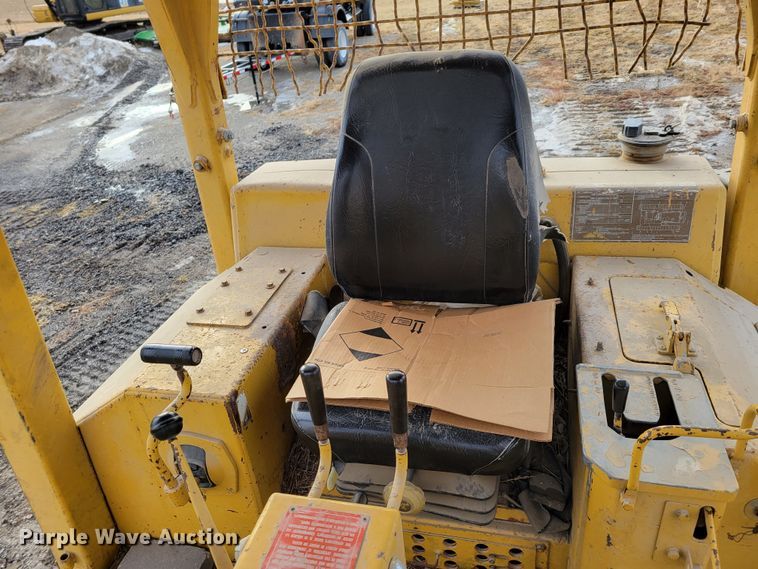 image for item DM8165 1983 Caterpillar D6D  dozer