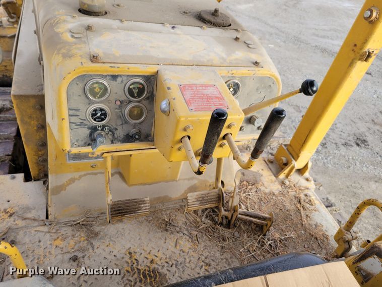 image for item DM8165 1983 Caterpillar D6D  dozer