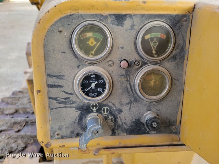 image for item DM8165 1983 Caterpillar D6D  dozer