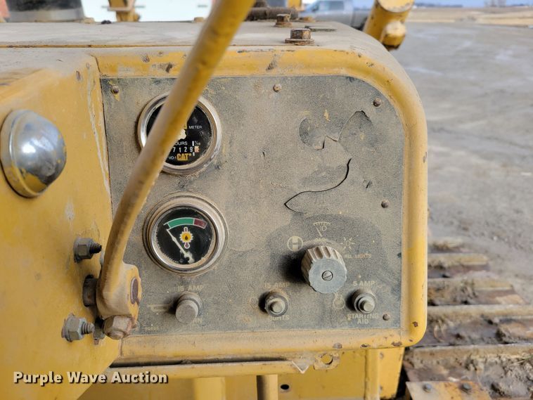 image for item DM8165 1983 Caterpillar D6D  dozer