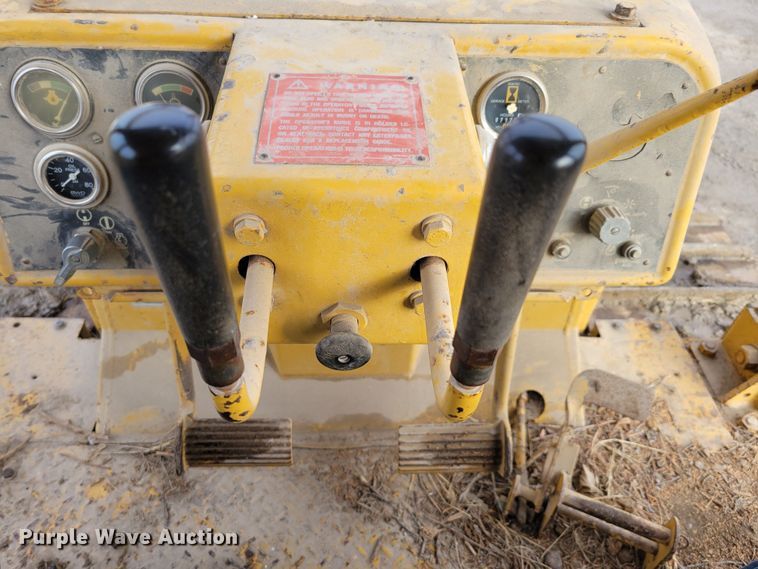 image for item DM8165 1983 Caterpillar D6D  dozer
