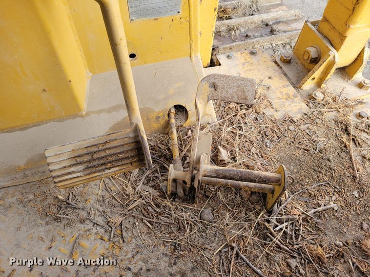 image for item DM8165 1983 Caterpillar D6D  dozer