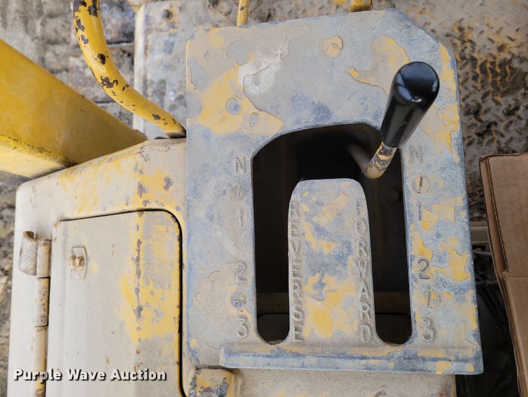 image for item DM8165 1983 Caterpillar D6D  dozer