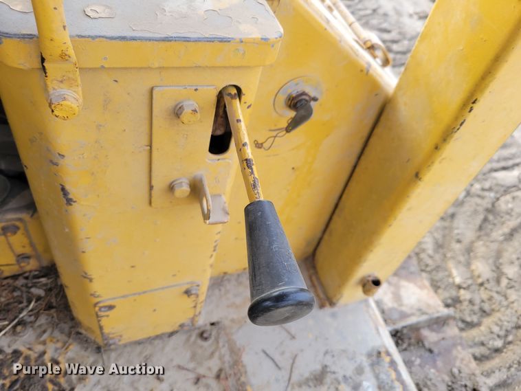 image for item DM8165 1983 Caterpillar D6D  dozer