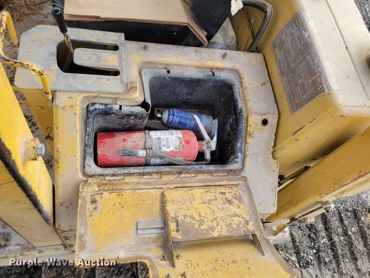 image for item DM8165 1983 Caterpillar D6D  dozer