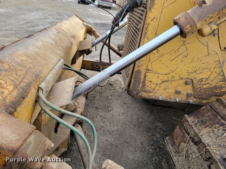 image for item DM8165 1983 Caterpillar D6D  dozer