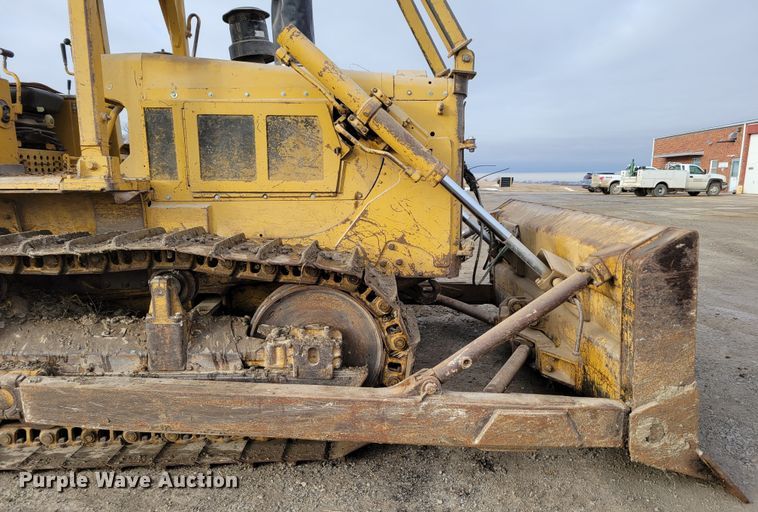 image for item DM8165 1983 Caterpillar D6D  dozer