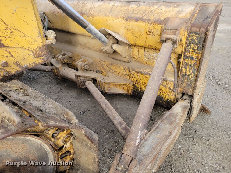 image for item DM8165 1983 Caterpillar D6D  dozer