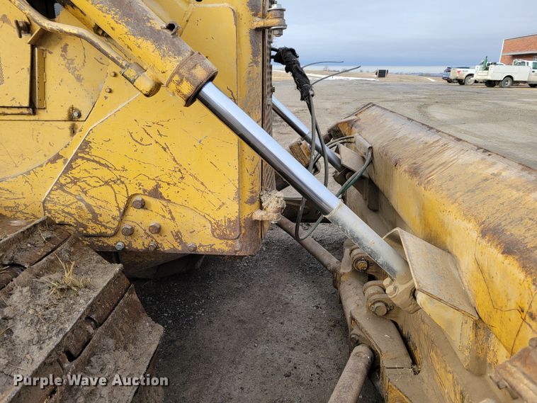 image for item DM8165 1983 Caterpillar D6D  dozer