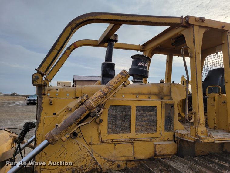 image for item DM8165 1983 Caterpillar D6D  dozer