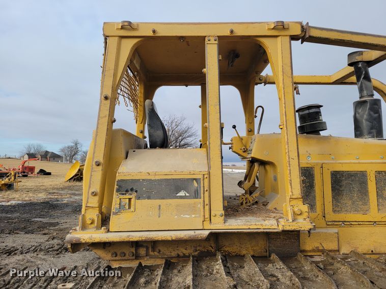 image for item DM8165 1983 Caterpillar D6D  dozer