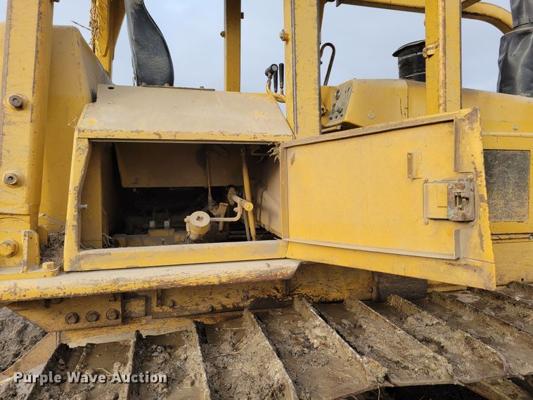image for item DM8165 1983 Caterpillar D6D  dozer