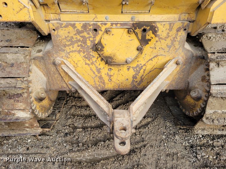 image for item DM8165 1983 Caterpillar D6D  dozer