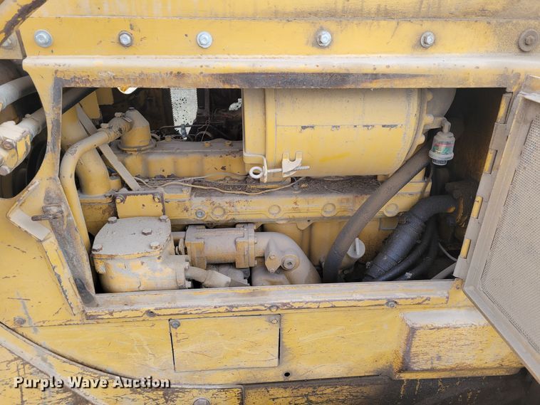 image for item DM8165 1983 Caterpillar D6D  dozer