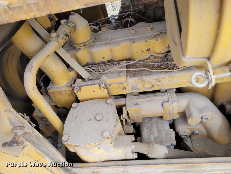 image for item DM8165 1983 Caterpillar D6D  dozer