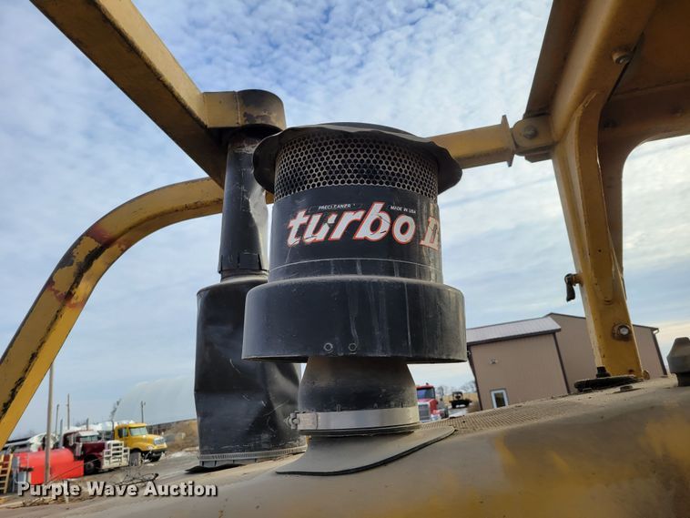 image for item DM8165 1983 Caterpillar D6D  dozer