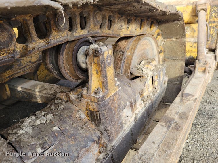 image for item DM8165 1983 Caterpillar D6D  dozer