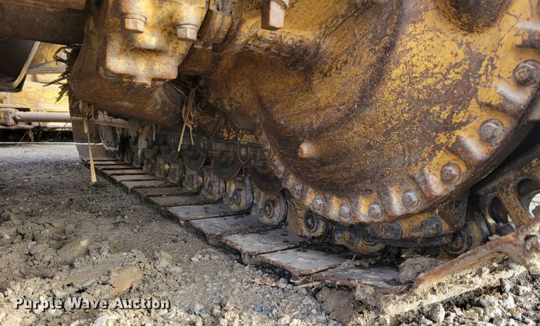 image for item DM8165 1983 Caterpillar D6D  dozer
