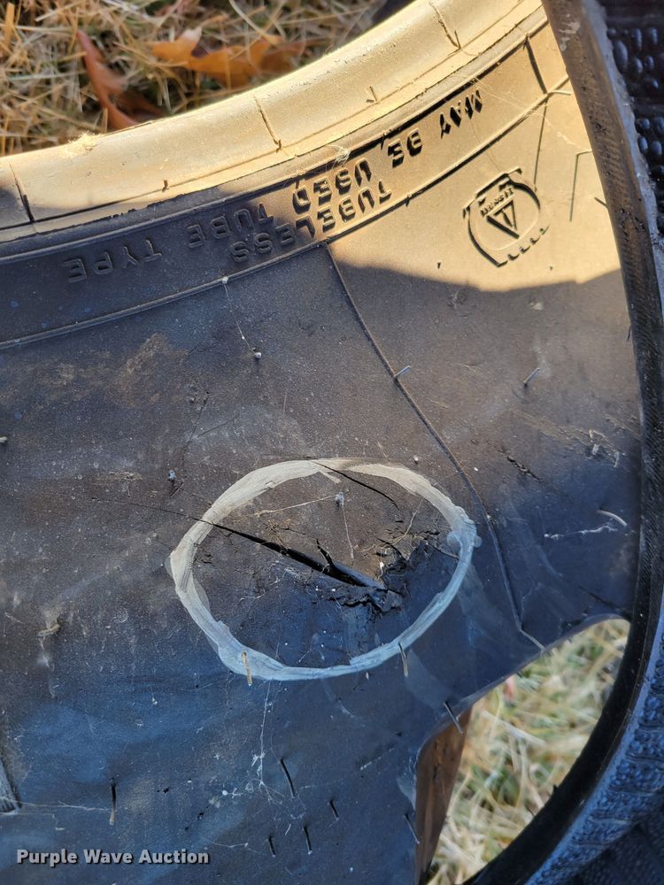 image for item DM8173 (2) 480/85R34 tires