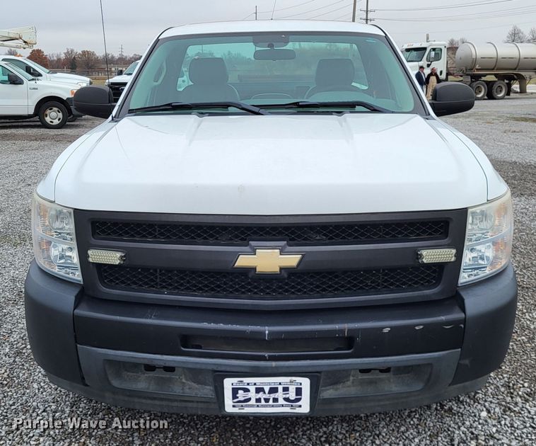 image for item DO3526 2011 Chevrolet Silverado 1500 pickup truck