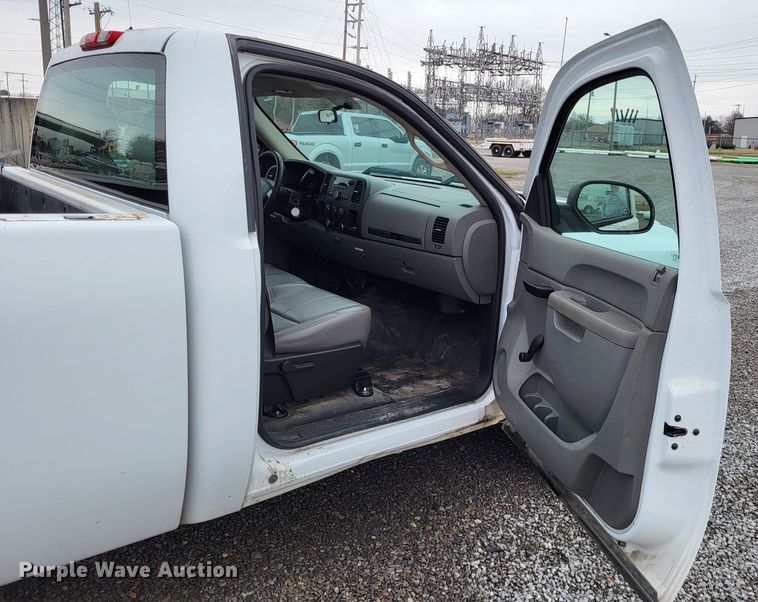 image for item DO3526 2011 Chevrolet Silverado 1500 pickup truck