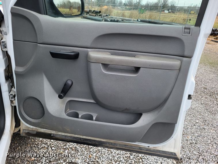 image for item DO3526 2011 Chevrolet Silverado 1500 pickup truck