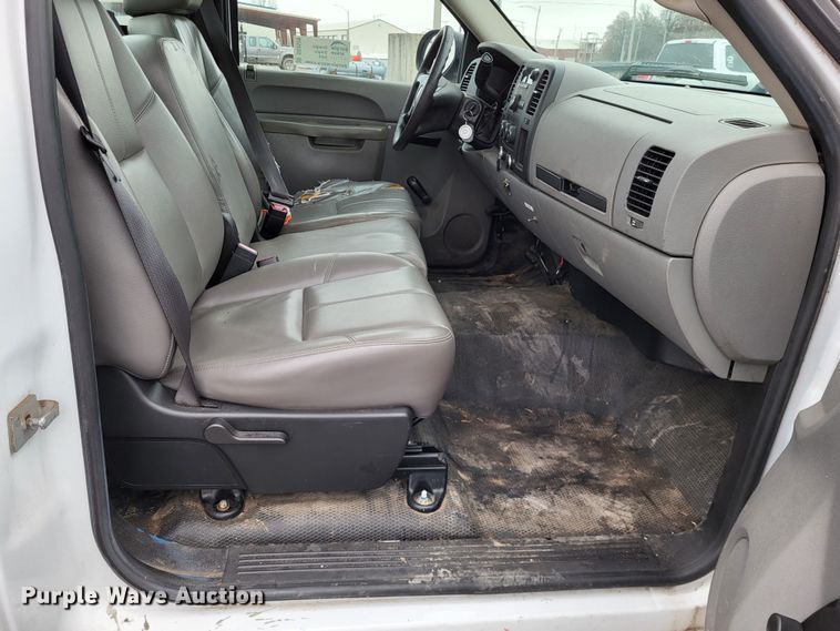 image for item DO3526 2011 Chevrolet Silverado 1500 pickup truck