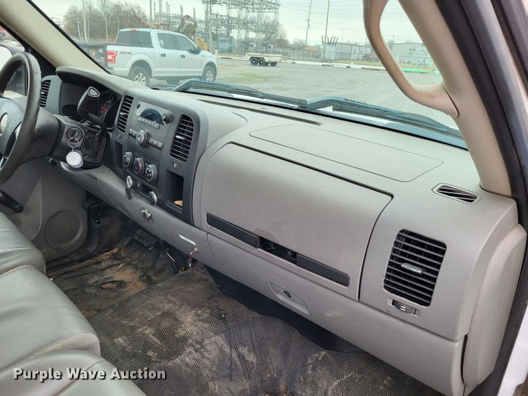 image for item DO3526 2011 Chevrolet Silverado 1500 pickup truck