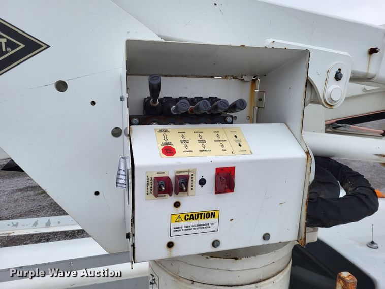 image for item DO3528 2010 Dodge Ram 5500  bucket truck