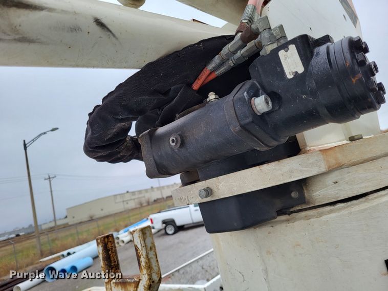 image for item DO3528 2010 Dodge Ram 5500  bucket truck