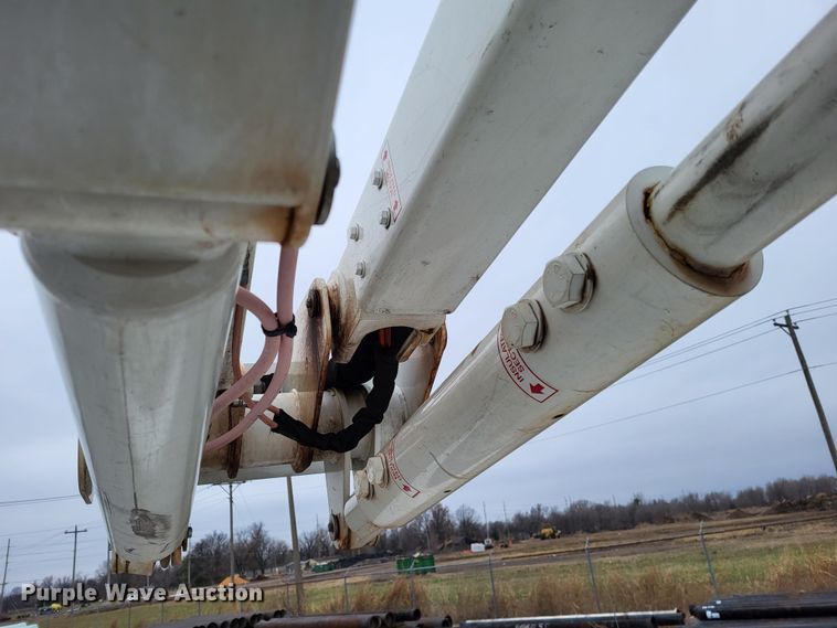 image for item DO3528 2010 Dodge Ram 5500  bucket truck