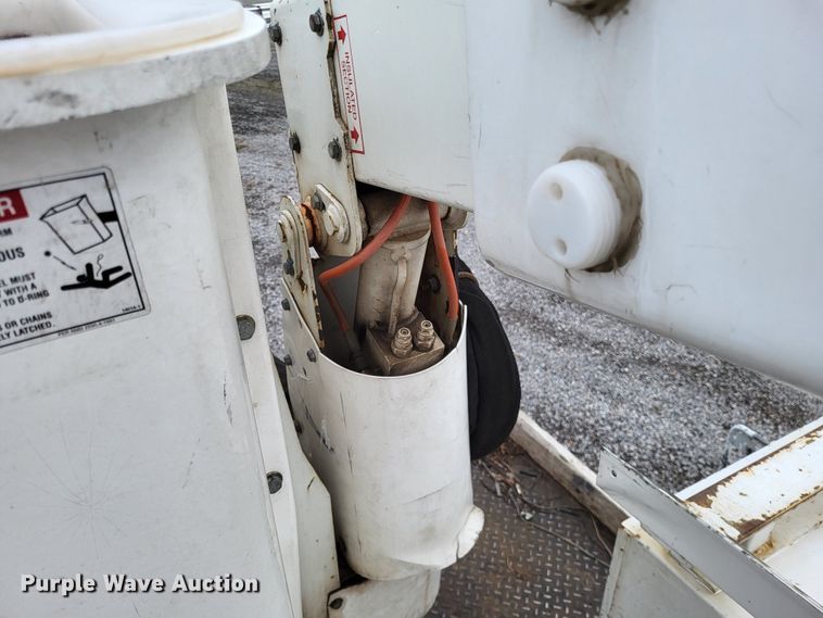 image for item DO3528 2010 Dodge Ram 5500  bucket truck