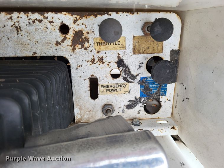 image for item DO3528 2010 Dodge Ram 5500  bucket truck