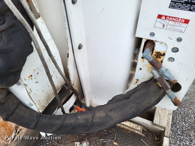 image for item DO3528 2010 Dodge Ram 5500  bucket truck