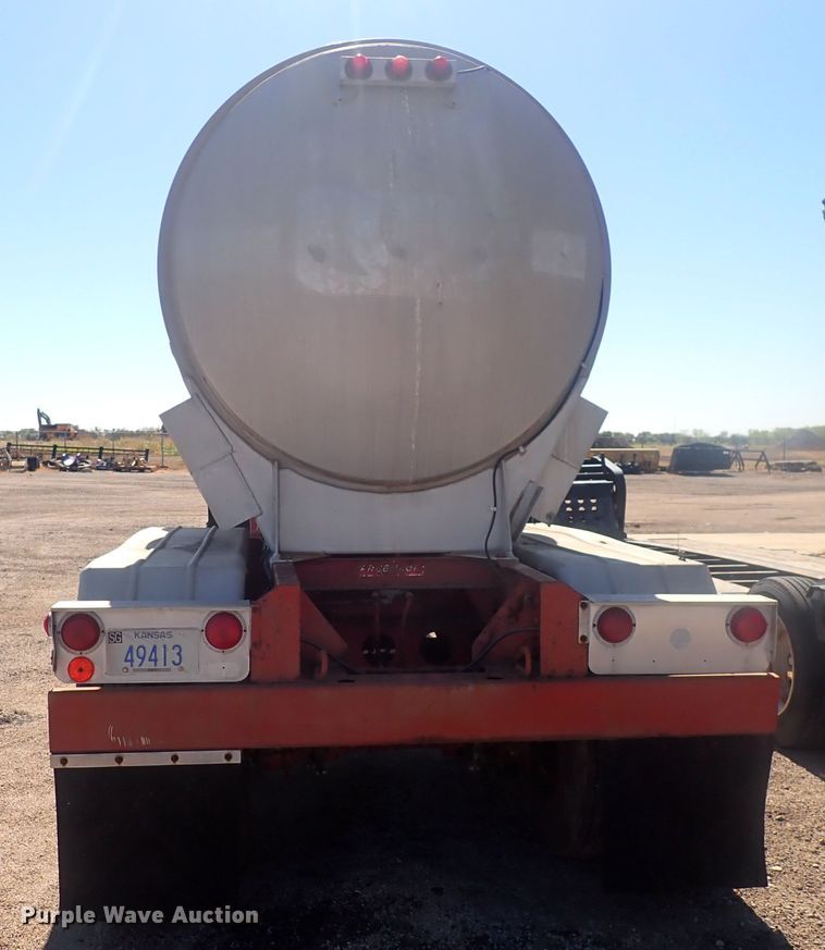 image for item DQ3011 1975 Fruehauf  tank trailer