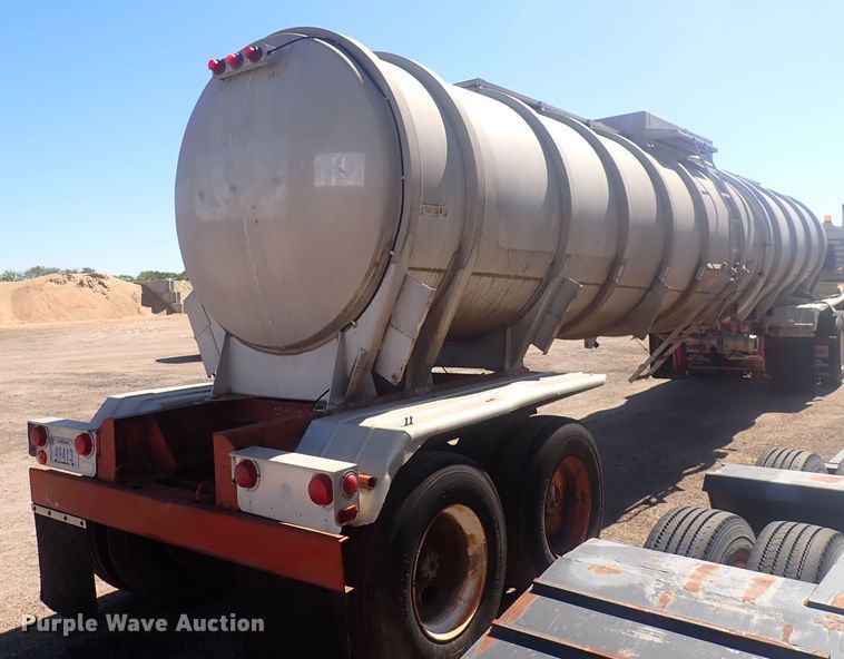 image for item DQ3011 1975 Fruehauf  tank trailer